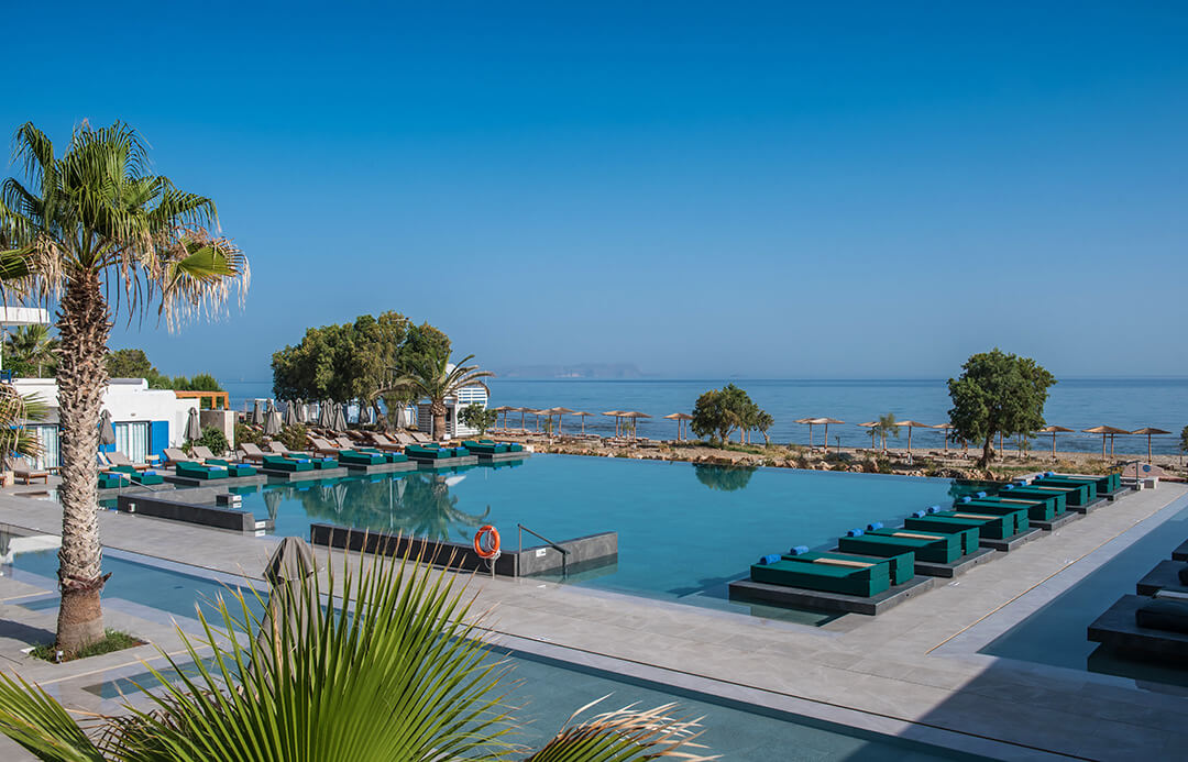 kosta-mare-palace-pool-2021-04